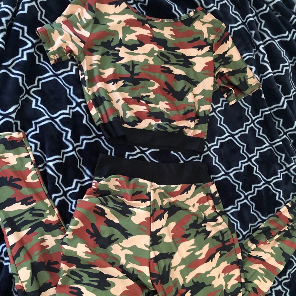 camo croptop & legging set